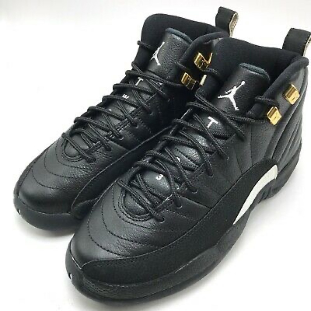 Air jordan 12 retro bg in black size 6 kids